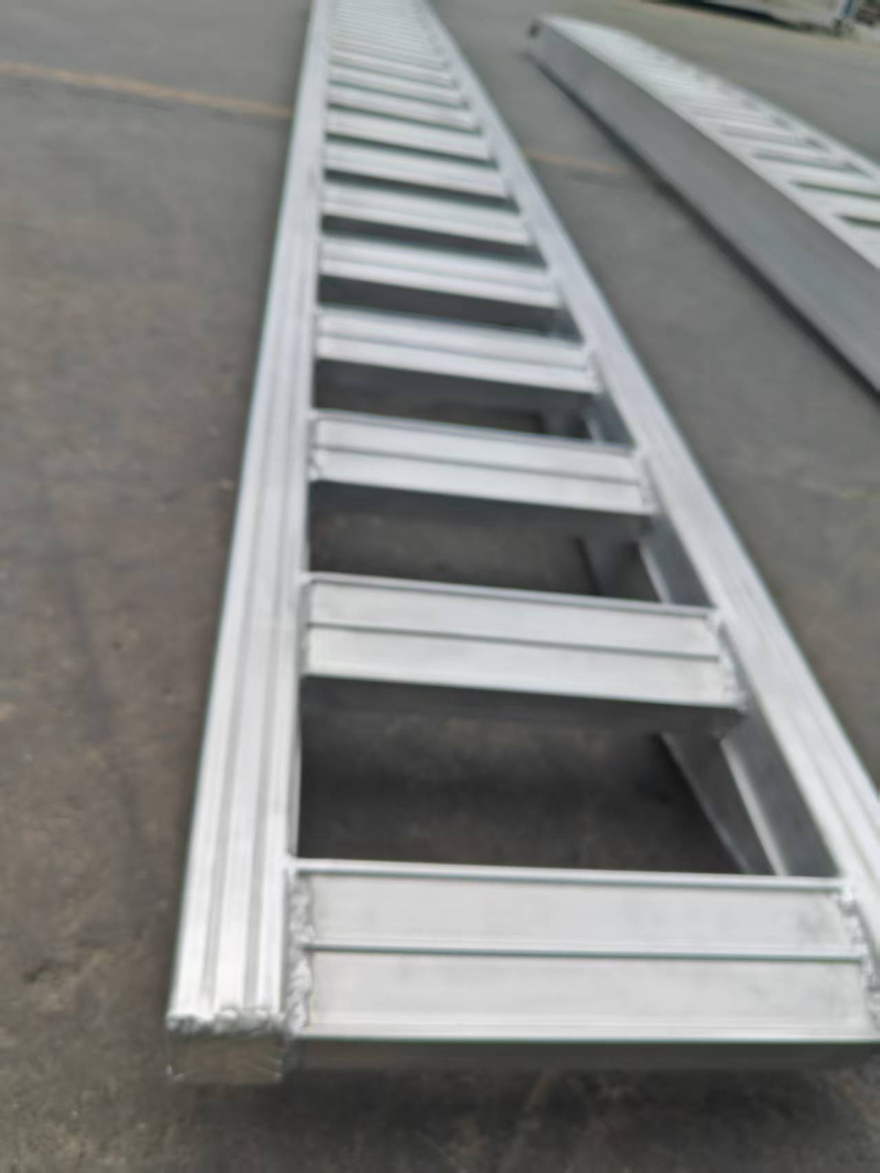 Ramp Pemuatan Aluminium Berkua - Gardening Tools Essential ulasan dan harga